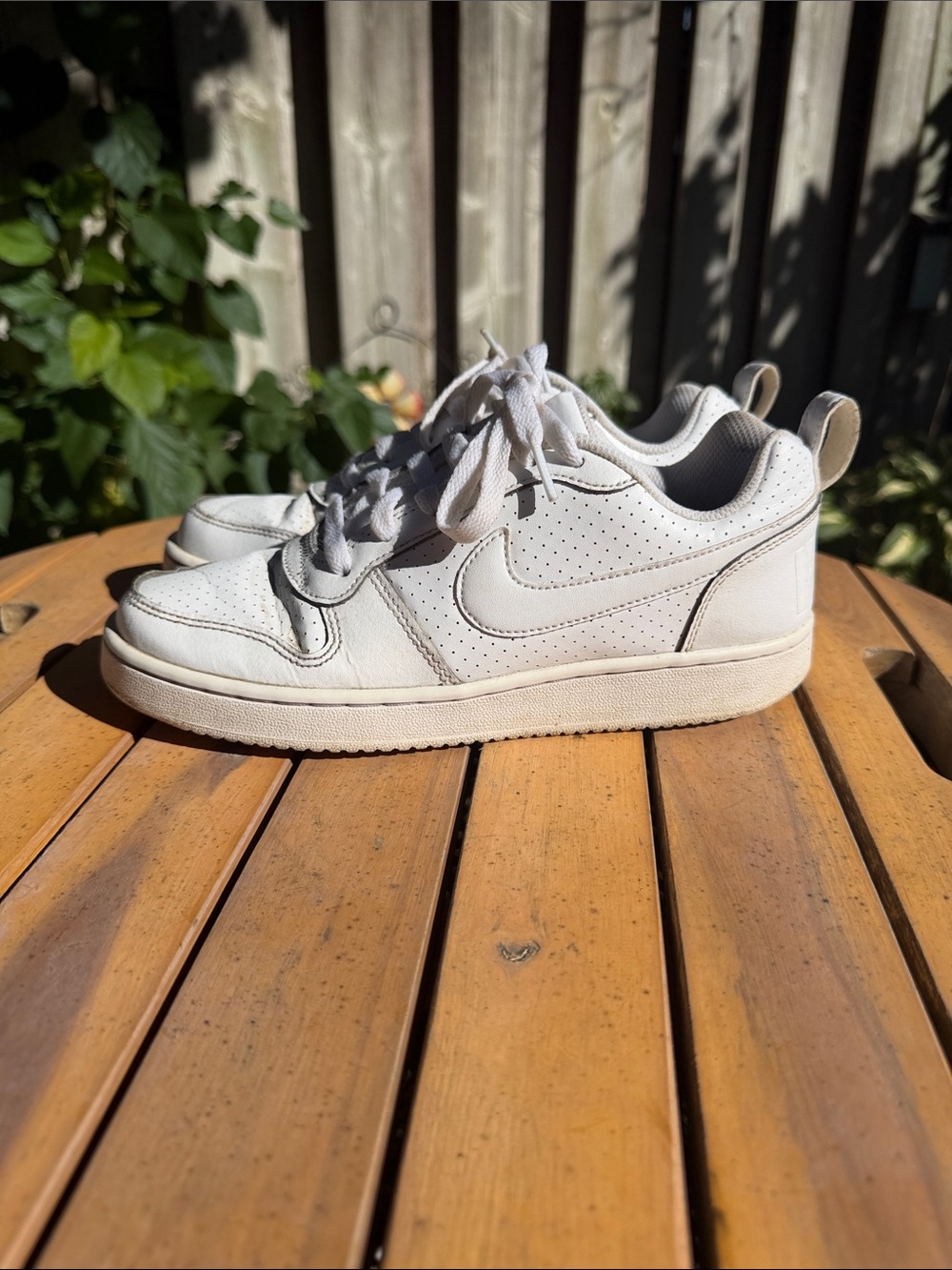 Nike White Sneakers – Women’s 6.5 – Fair Condition